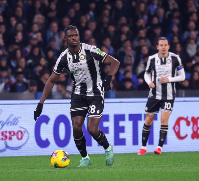 里尔后防线持续表现出色,成为球队进攻保障的简单介绍 里尔后防线持续表现出色,成为球队进攻保障的简单介绍