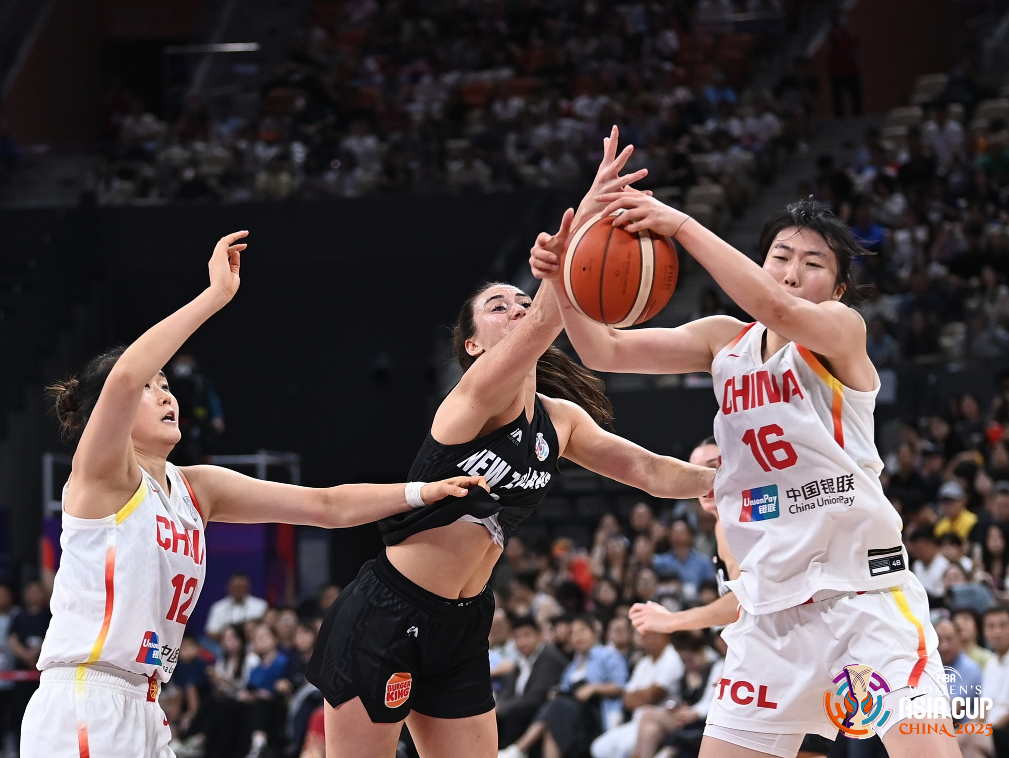 关于中国女篮在亚洲杯中取得连胜领跑积分榜的信息