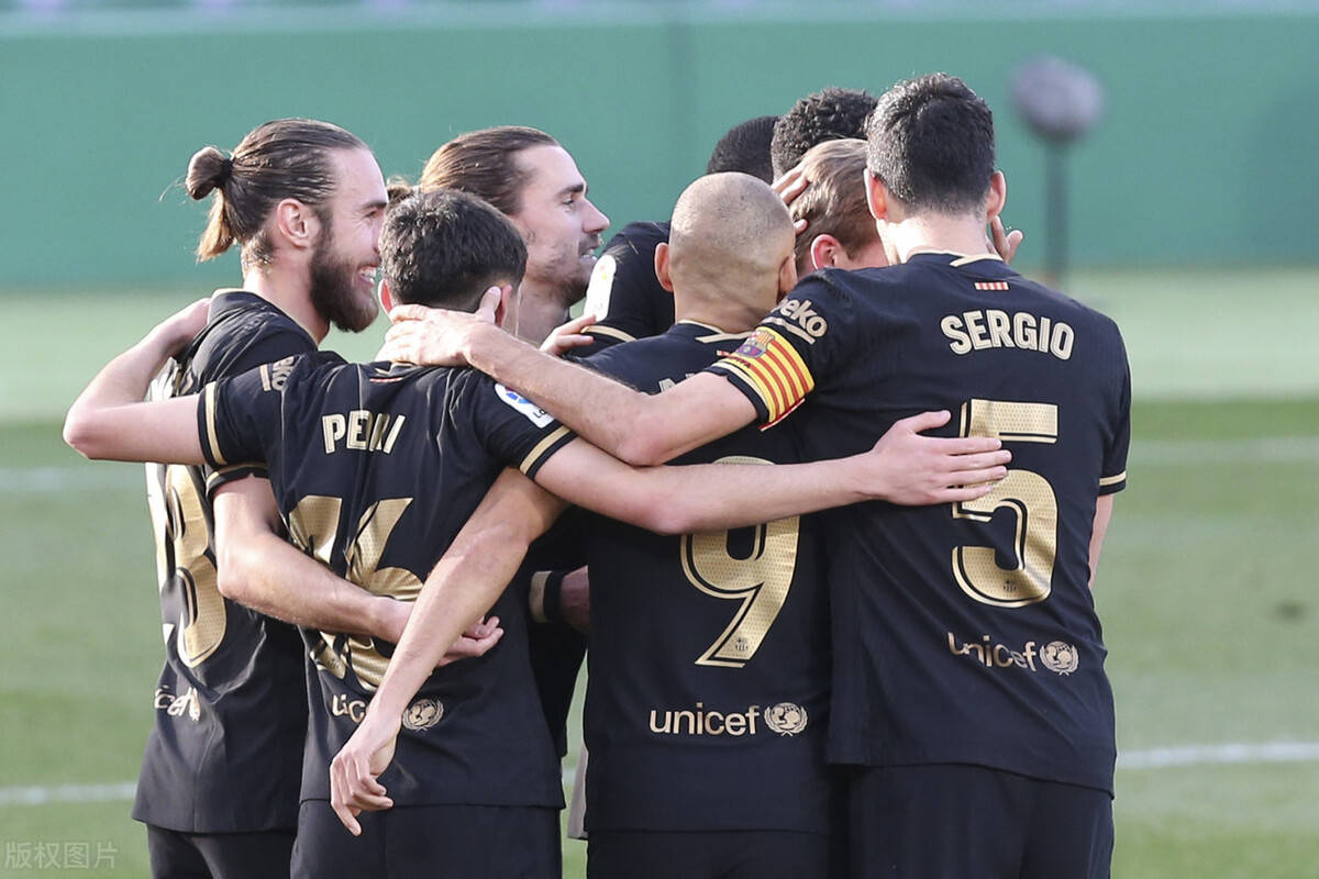 青年人横扫罗马主场连胜让球队稳稳占据联赛榜首的简单介绍