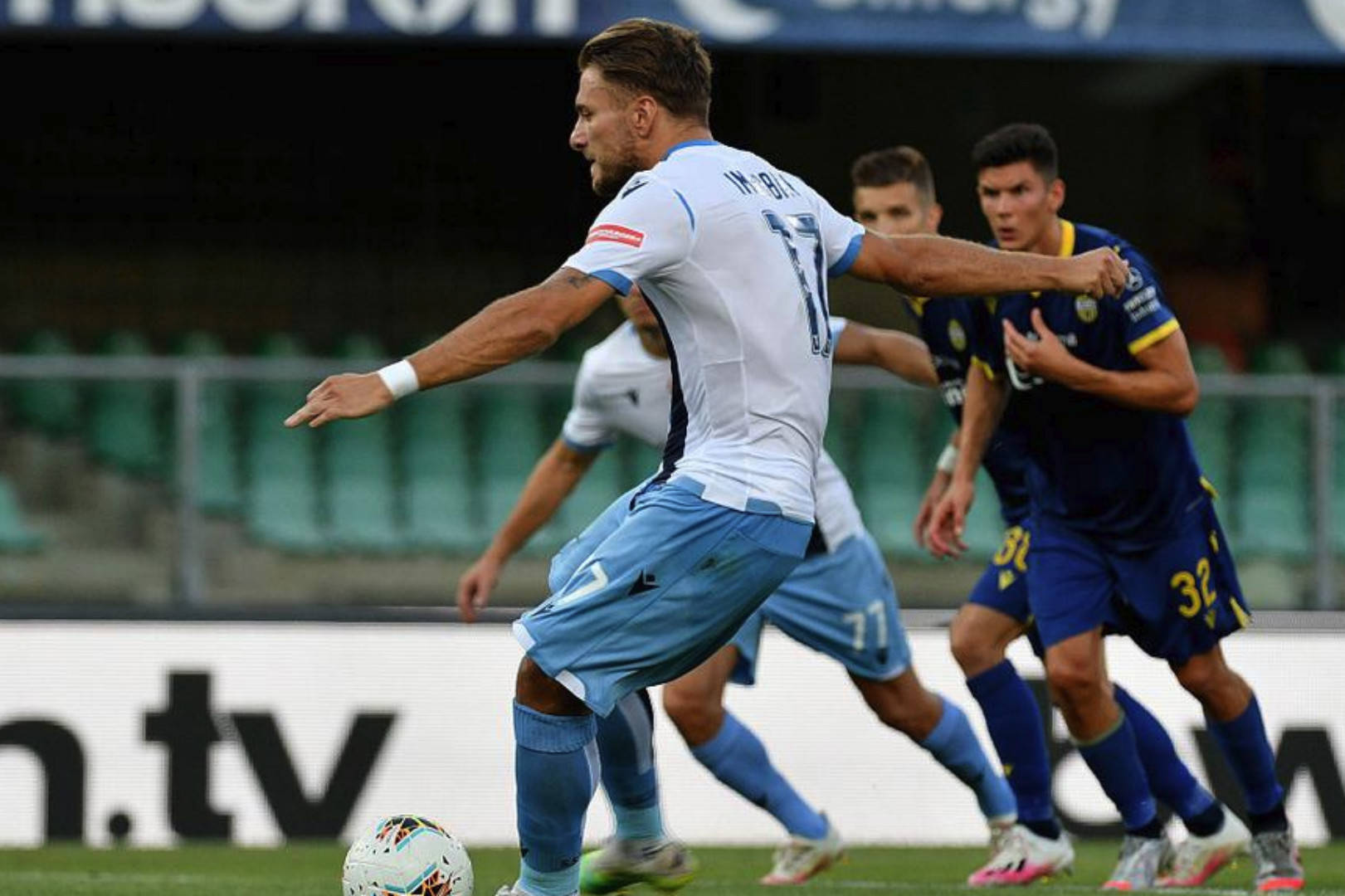 佛罗伦萨客场全取三分击败拉齐奥的简单介绍