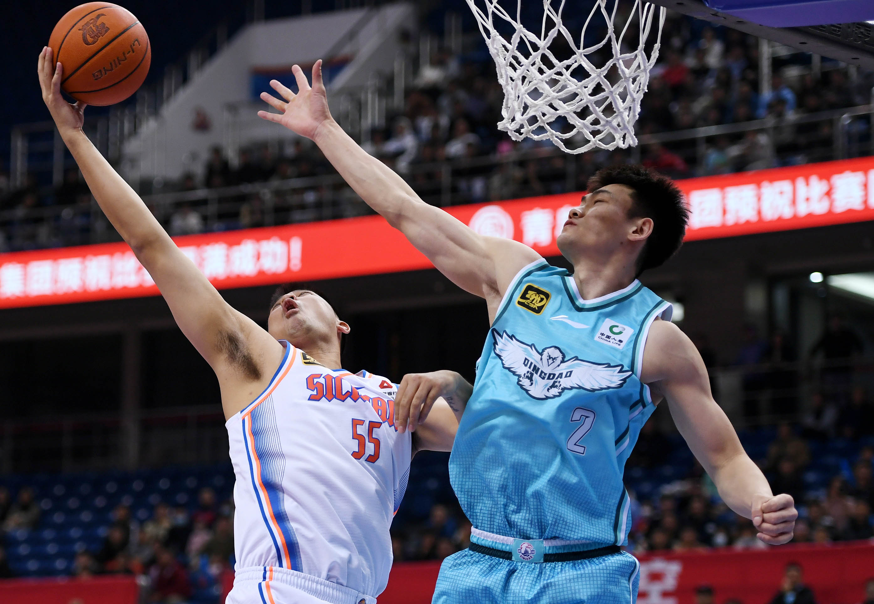 山东男篮队员拼尽全力，力取胜利的简单介绍