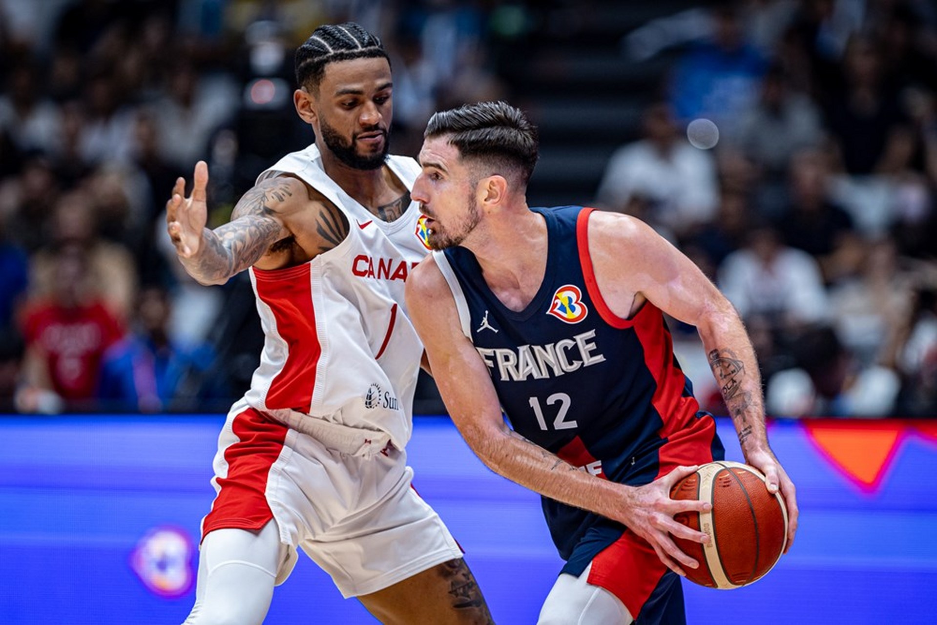 加拿大篮球队在激烈比赛中胜出