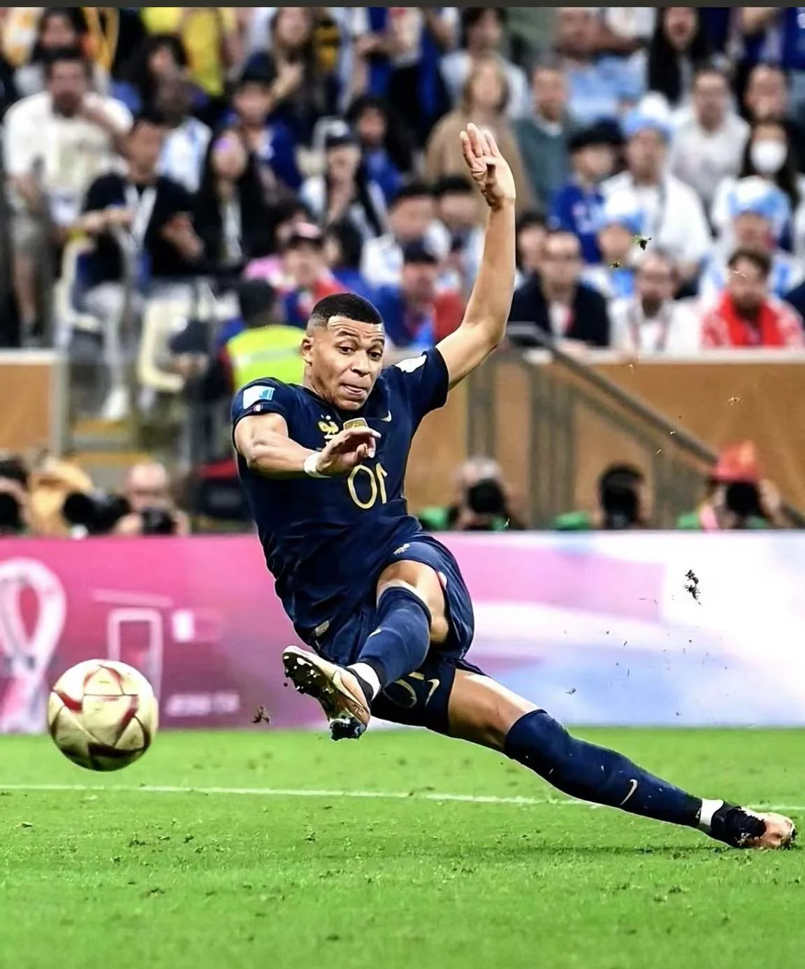 大巴黎挑战巴塞罗那欧冠强豪对决