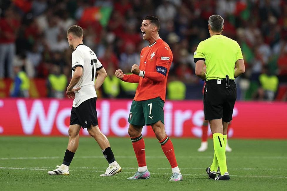 九游娱乐网页-欧联杯顶级对抗胜负悬压，球迷心跳不已的简单介绍