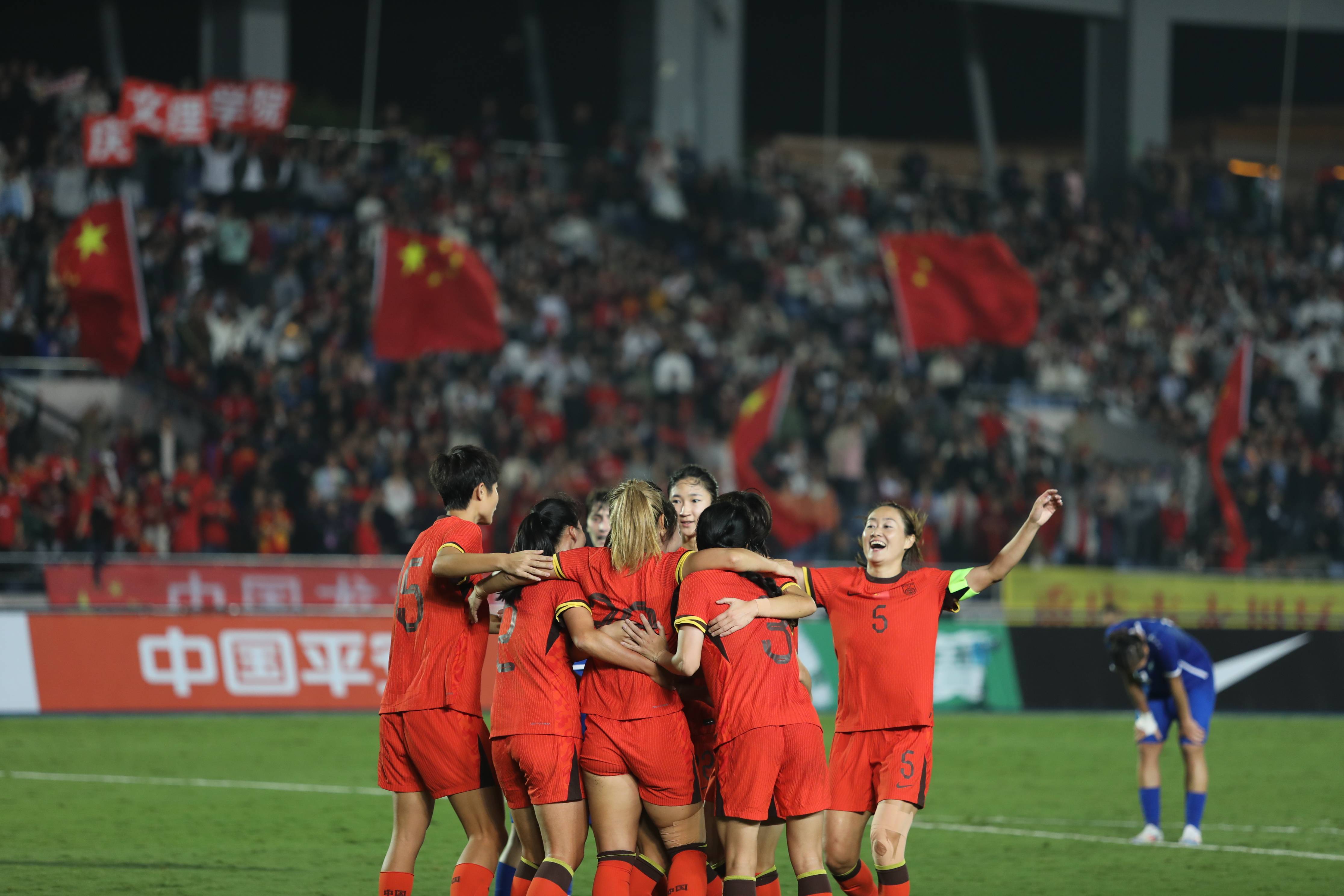 中国女子足球迎来历史性胜利