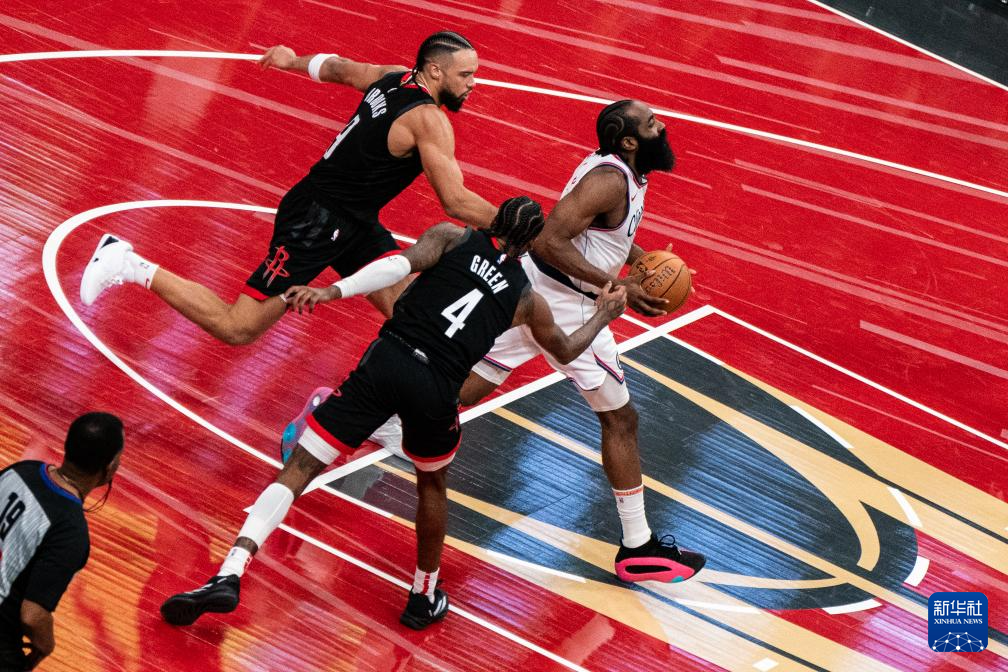 火箭轻取湖人,福克斯带队取胜 火箭轻取湖人,福克斯带队取胜