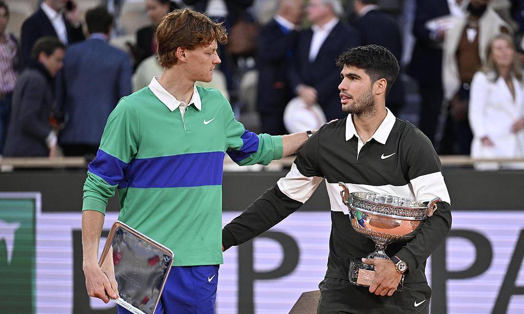 包含年终总决赛横扫美网，阿尔卡拉斯统治全场的词条