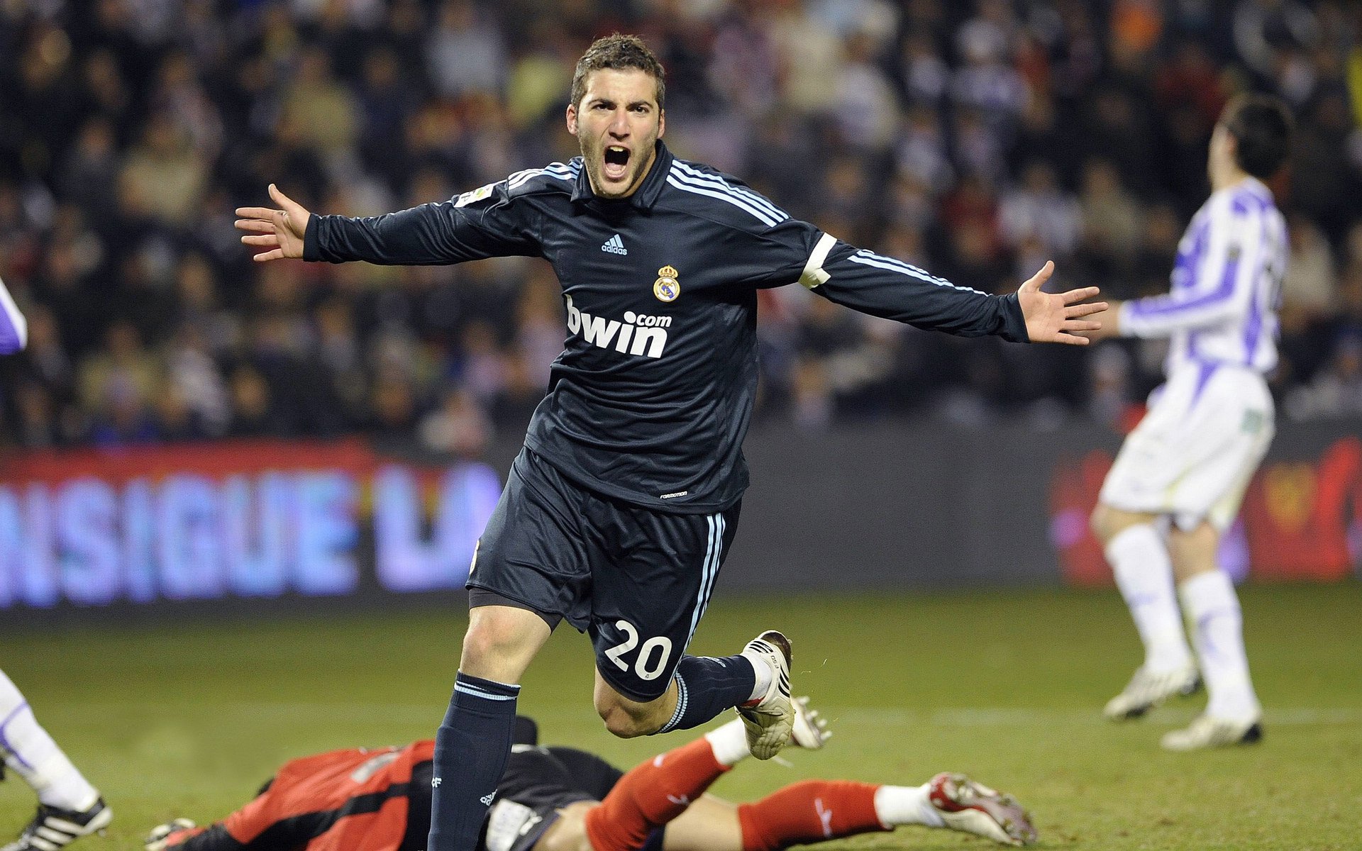 李刚仁爆发点燃进攻火花，里昂关键战突围乌克兰铁血防线