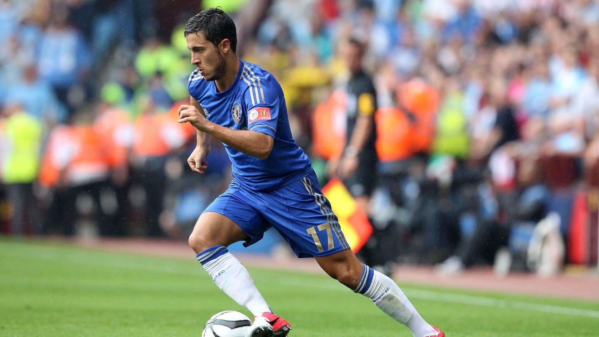 九游娱乐入口-赛道上的新疆队，贝恩在F1年度争冠中接管比赛