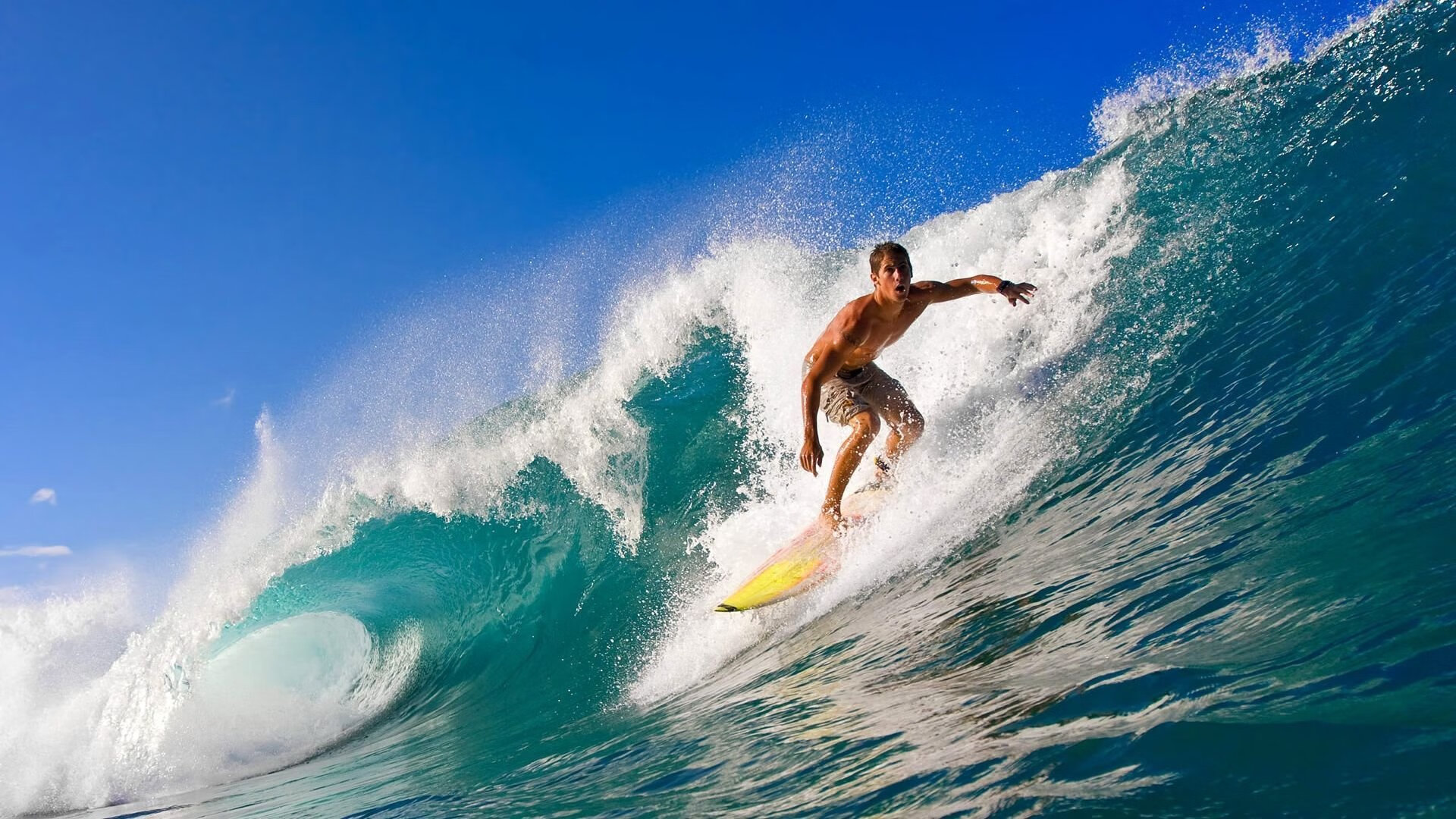 赛道上的新疆队，贝恩在F1年度争冠中接管比赛